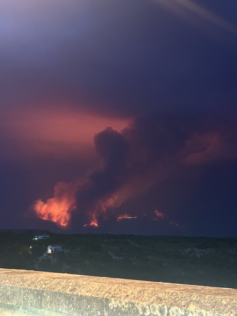 Samaber7's tweet image. Incendio en Cáceres. Vista desde el embalse de Gabriel y Galán.