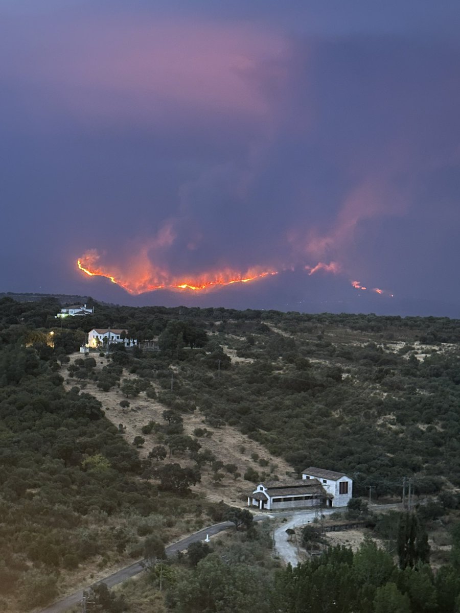 Samaber7's tweet image. Incendio en Cáceres. Vista desde el embalse de Gabriel y Galán.
