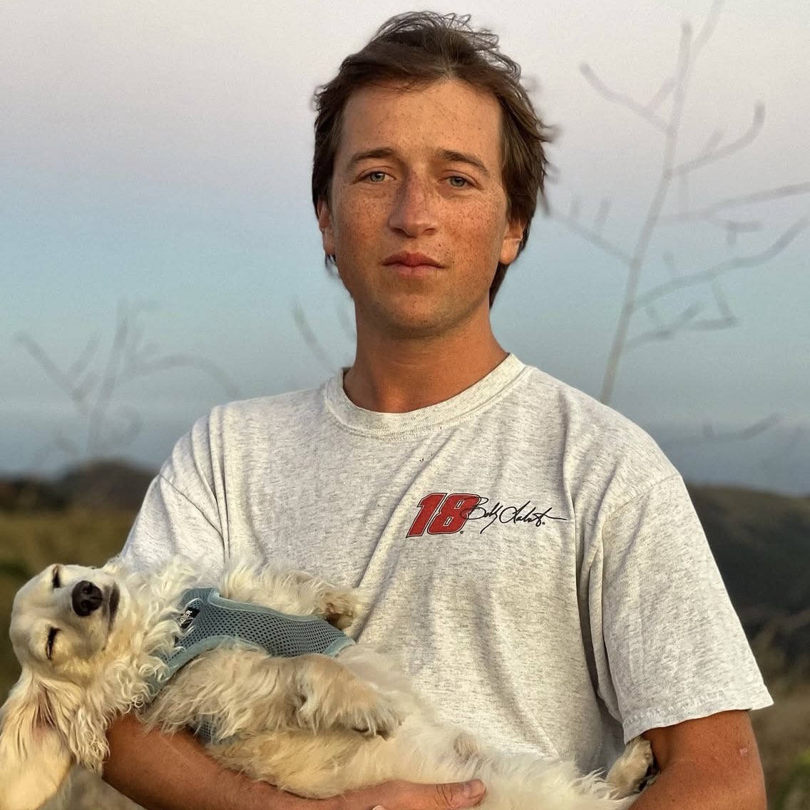 theegrandeheels's tweet image. skyler gisondo will officially play ariana grande’s fiancé in “focker in-law”