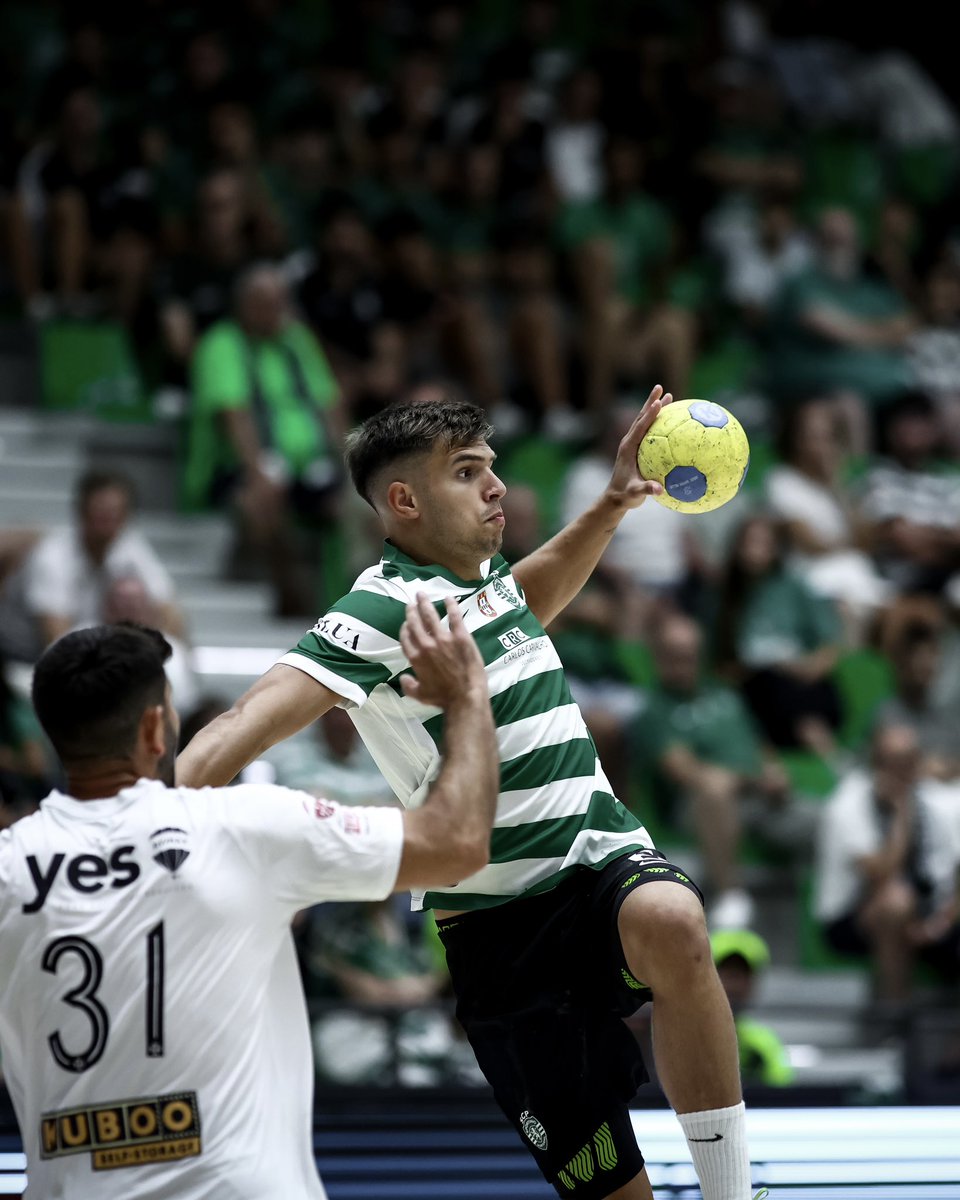 SCPModalidades's tweet photo. #AndebolSCP | ▶️ Recomeça o jogo no Pavilhão João Rocha! Vamos, equipa!!!🦁
⚫️ 21-10 ⚪️ // #SCPCFB https://t.co/HdMoodgQfH
