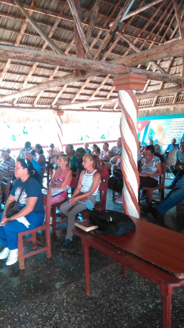 🌱🤝 El #extensionista Luis Enrique Salazar participó en la Asamblea de la cooperativa Camilo Cienfuegos en Boyeros, donde se compartió información valiosa y se establecieron colaboraciones con productores locales. ¡Juntos por un campo más sostenible! 🌾✨ #AgriculturaSostenible