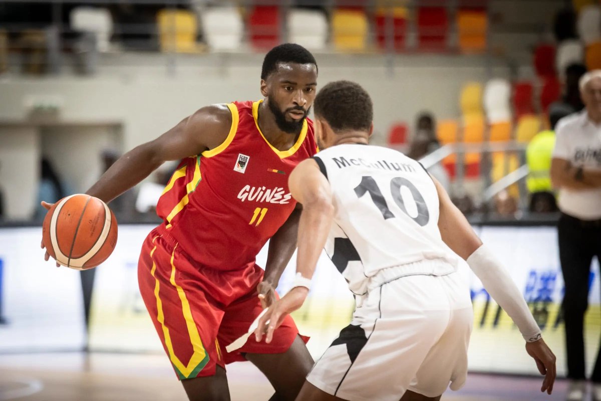 ECapomaccio's tweet photo. 🏀✨ Fierté monégasque sur la scène africaine !
Alpha Diallo, l’ailier de l’@ASMonaco_Basket, illumine l’AfroBasket : 28 points pour offrir la victoire 88-80 de la Guinée face au Soudan du Sud 🇬🇳👏
Cap sur l’Angola jeudi pour confirmer 💪
#AfroBasket #Monaco #Basketball https://t.co/4cmuXjEEEU