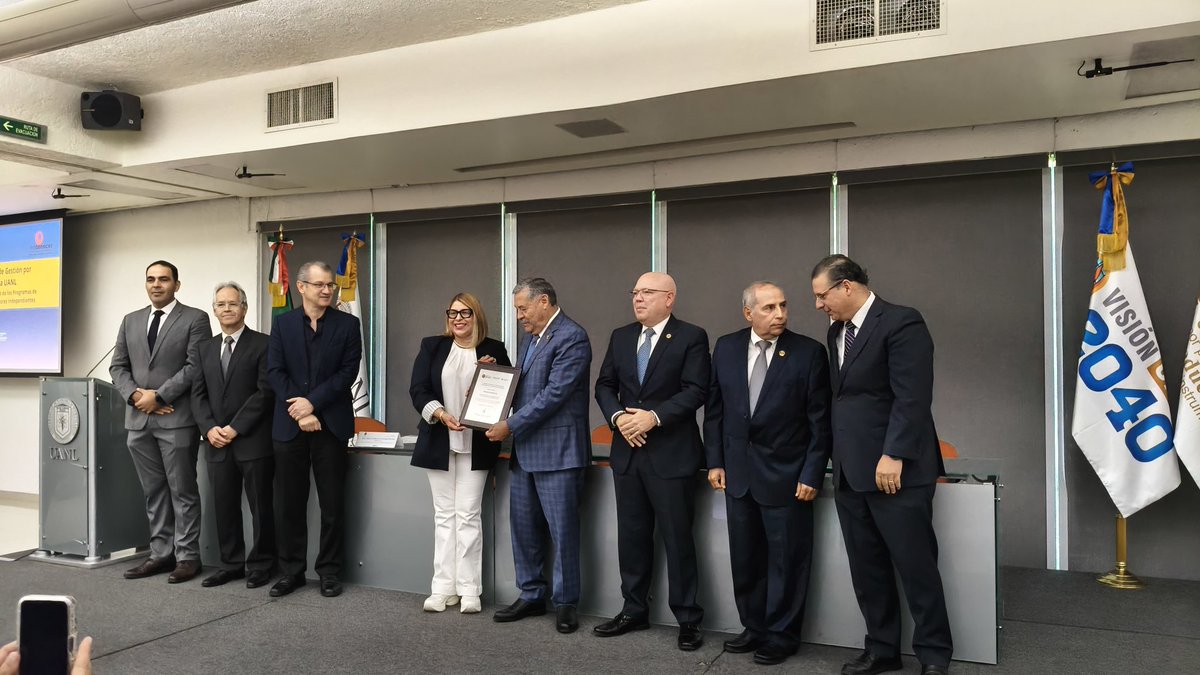 ConocerMx's tweet photo. Más talento certificado desde #NuevoLeón 💪🏻
La @uanl y #ConocerMx renovamos su Comité de Gestión por Competencias y entregamos certificados EC0076 y EC0217.01 a empresarios y capacitadores 📜 https://t.co/kFZPjLq4Pm