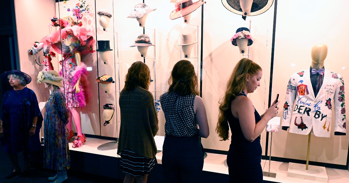 derbymuseum's tweet photo. New exhibit β
Grand opening β
Derby magic ... always β¨
πΈ: Dan Dry Photography
#DerbyFashion #newexhibit #DerbyEveryDay https://t.co/gUhvypVRi9
