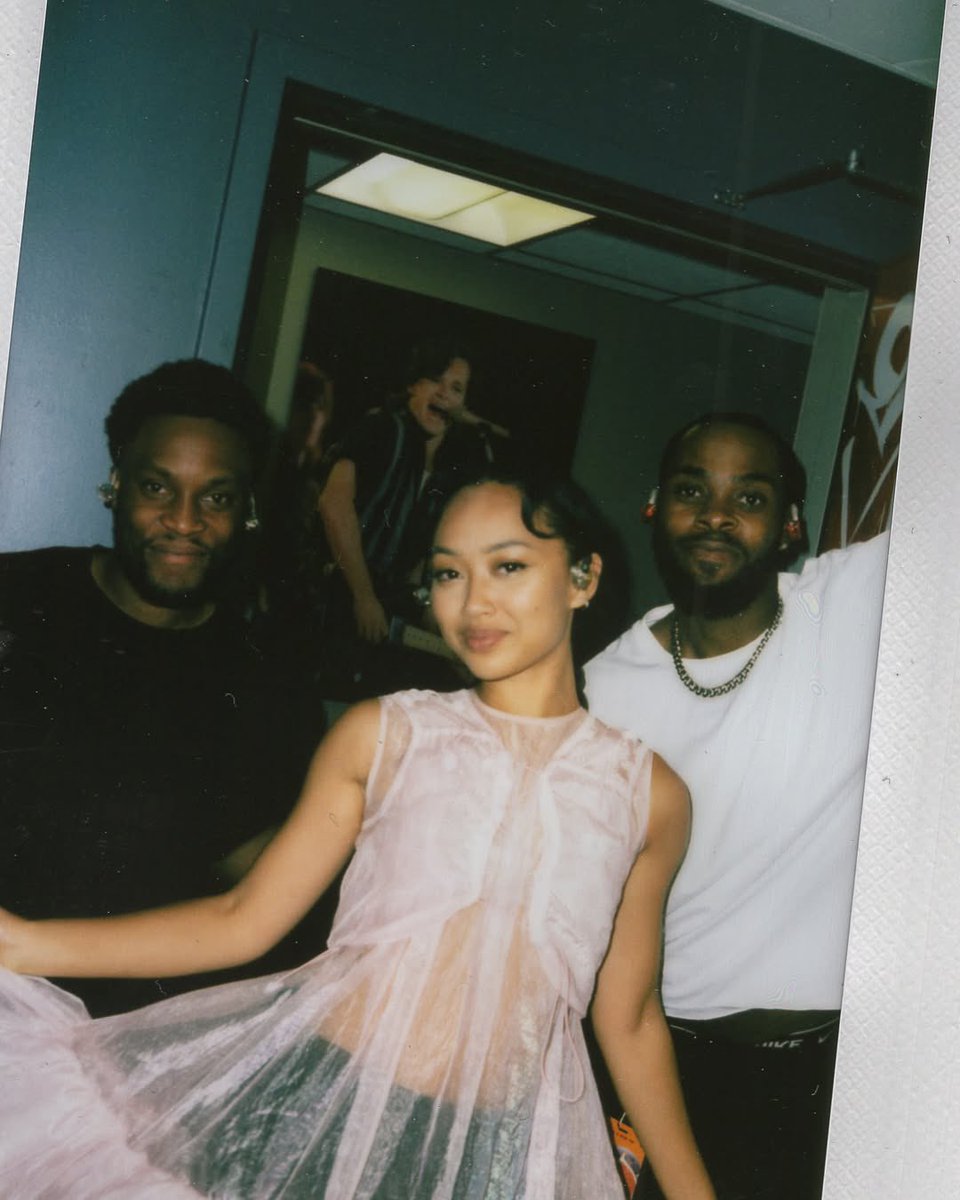 We found all we needed on #TSOUDeluxeTour, it hurts to know that tonight is the final show 💔

Leave Griff a message in the replies below to read after she’s done her final set of #TSOUDeluxeTour!🫧💙

📸: @/byseanboy