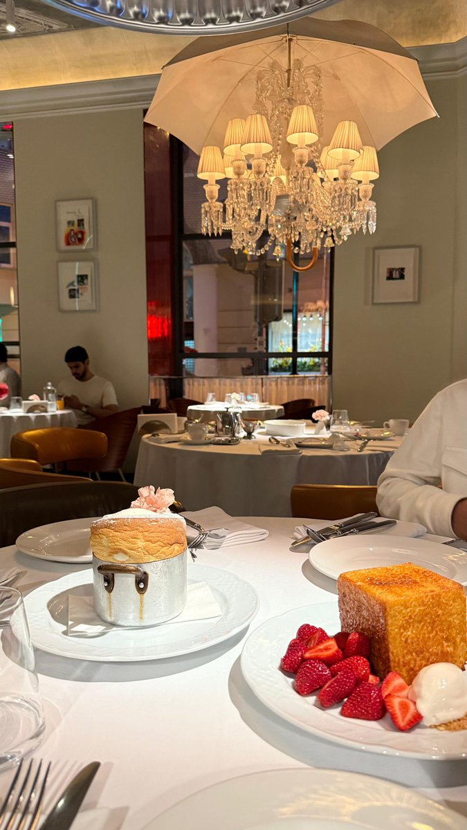 « لولاك ما زار القمر ليّل الأحباب »