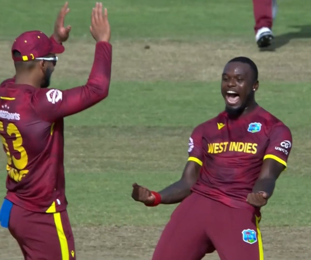 geosupertv's tweet image. Jayden Seales registers his maiden five-wicket haul in ODIs! 👏

He dismisses Naseem Shah as Pakistan are eight down now

Read More: tinyurl.com/27v8kz8b

#WIvPAK