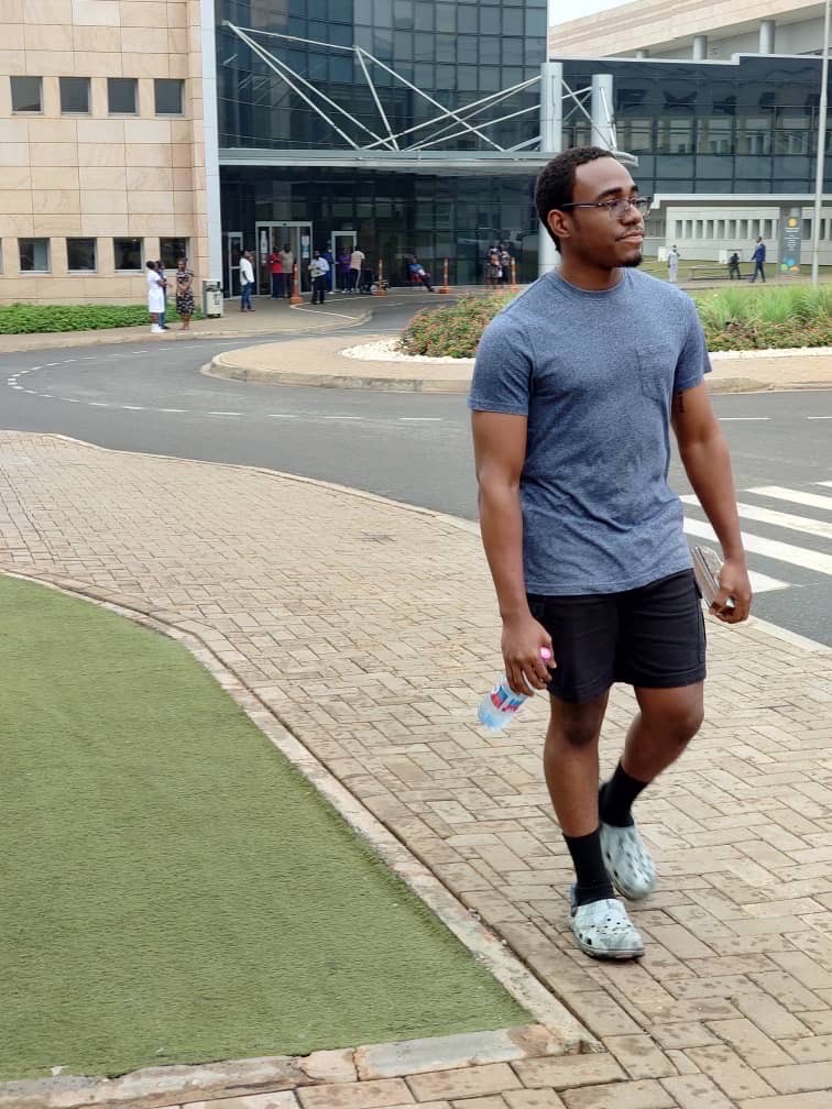 katangees's tweet photo. Amber Alert 🚨 🚨🚨
Good Evening Fellows. Mawutor Kwame Dedey left home again this afternoon without informing anyone at home. Anyone with information on his whereabouts should reach out asap. He was wearing a wine T-Shirt with khaki shorts.🖤💛

#RestNot #KatangaAlumni https://t.co/APwtLJhM14