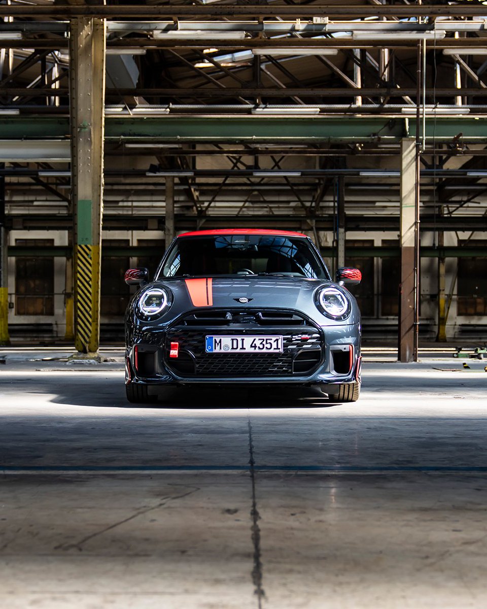minioficialpy's tweet image. El MINI John Cooper Works nació en la pista, pero domina cualquier camino. 🔥

#JohnCooperWorks #MINIJCW #MINILATAM #MINIParaguay #3Puertas