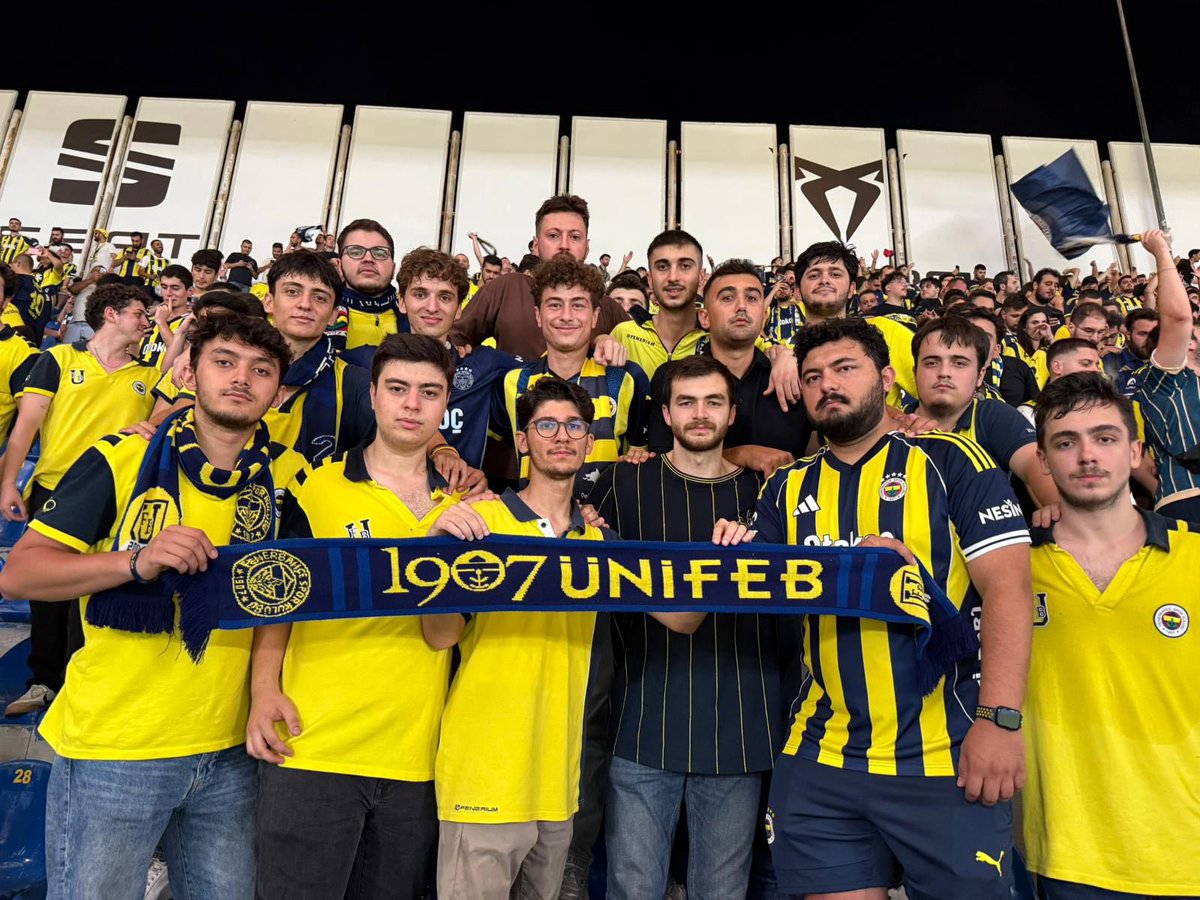 UFBDokuzEylul's tweet photo. 1907 ÜNİFEB Dokuz Eylül Üniversitesi örgütlenmesi olarak Fenerbahçe - Feyenoord karşılaşmasında takımımızı yalnız bırakmadık. https://t.co/WAUVQh2fEs