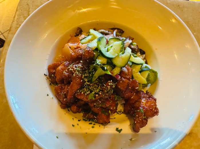 kathy_602sl's tweet image. I went to Cheesecake Factory today to try a salad. It was pretty good. The second picture shows the Korean chicken. If it weren't for the kimchi and a little bit of lettuce, I'd have thought I was eating Panda Express!#Cheesecake #Koreanchicken