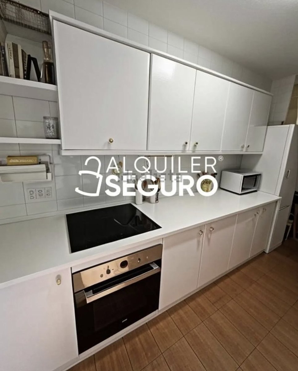 miriamjimenez02's tweet photo. Busco 2 compañer@s de piso en Granada. El piso está cerca de plaza de toros, ( 1 habitación con cama de matrimonio y armario empotrado 310€ y habitación con cama individual y armario empotrado 270€)  Hay opcion de plaza de garaje. Para más info háblame!! 
#granada https://t.co/DeDWZUcncM