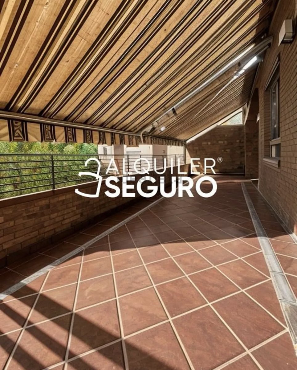 miriamjimenez02's tweet photo. Busco 2 compañer@s de piso en Granada. El piso está cerca de plaza de toros, ( 1 habitación con cama de matrimonio y armario empotrado 310€ y habitación con cama individual y armario empotrado 270€)  Hay opcion de plaza de garaje. Para más info háblame!! 
#granada https://t.co/DeDWZUcncM