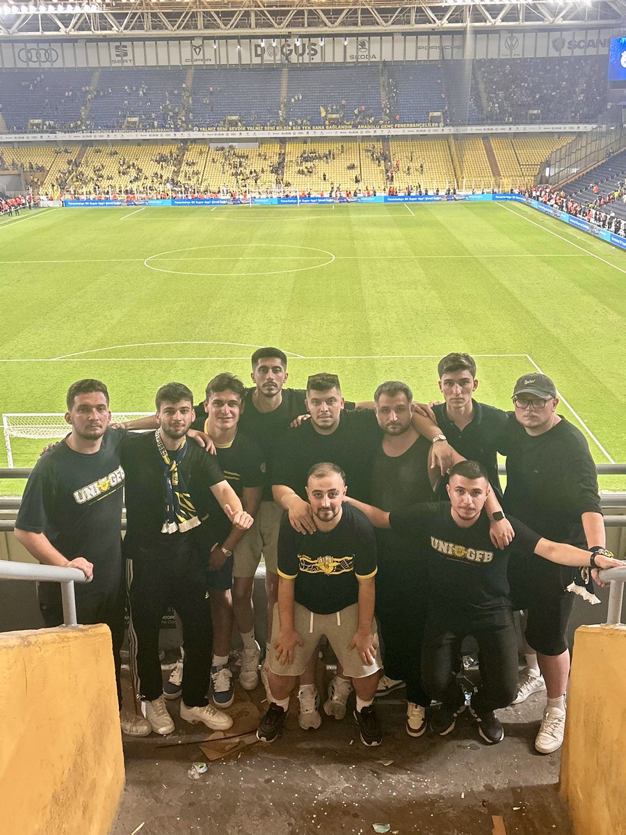 Duzce_UNIGFB's tweet photo. BOYUN EĞECEK HERKES FENERBAHÇEYE!

Fenerbahçe'mizi feyenoord karşısında evimizde yalnız bırakmadık.

#UNIGFB #DÜZCEUNIGFB https://t.co/qWJf1WRg2C