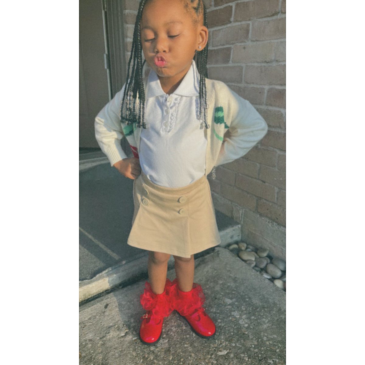 aariyananicolee's tweet photo. #firstdayofprek3 💗 https://t.co/aWpsq01hq8