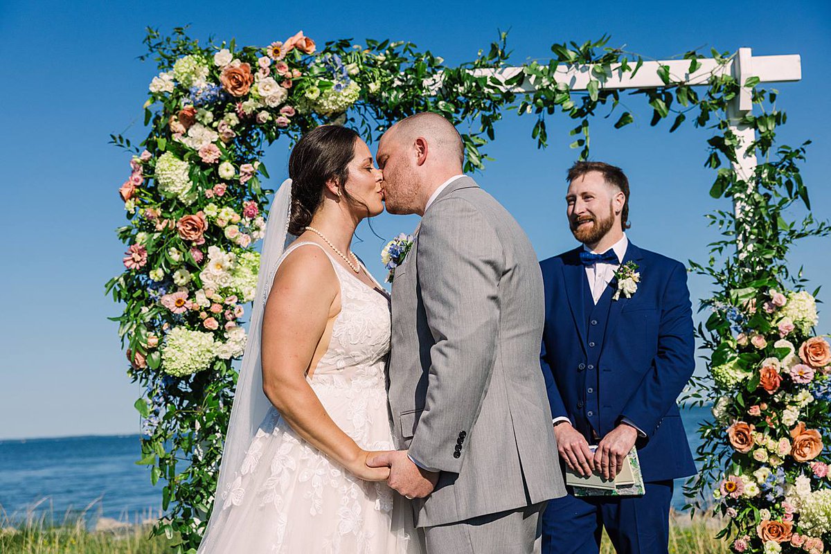 LaurasFocus's tweet photo. Some pre-reception favorites from Erin &amp; Reuben's summer wedding at @black_walnut_point_inn! #laurasfocusphotography #laurasfocus #baysidebride #easternshorewedding #easternshoreweddings #marylandwedding #marylandweddingphotography #marylandweddingphotographer https://t.co/pezeC1Ewk4