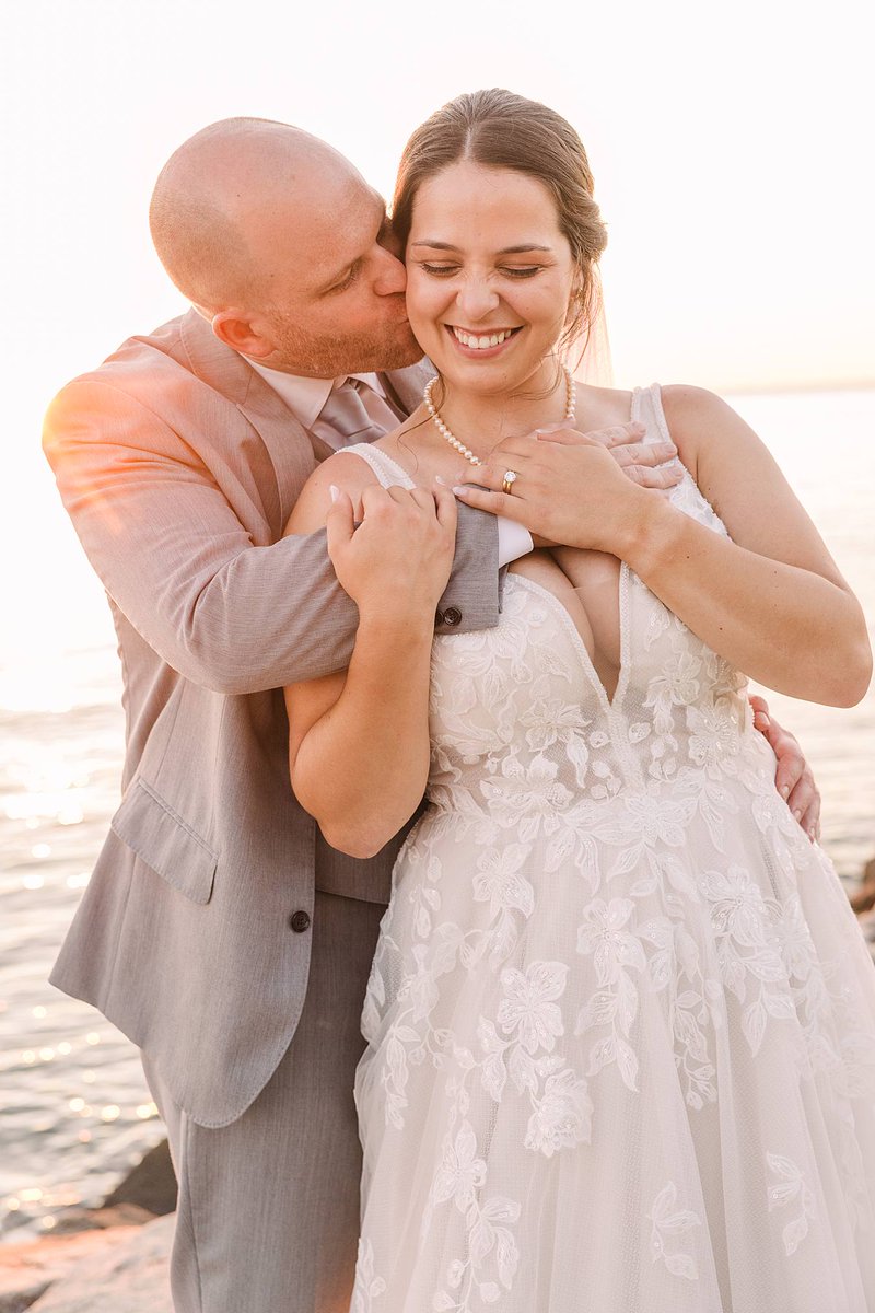 LaurasFocus's tweet photo. Some pre-reception favorites from Erin &amp; Reuben's summer wedding at @black_walnut_point_inn! #laurasfocusphotography #laurasfocus #baysidebride #easternshorewedding #easternshoreweddings #marylandwedding #marylandweddingphotography #marylandweddingphotographer https://t.co/pezeC1Ewk4