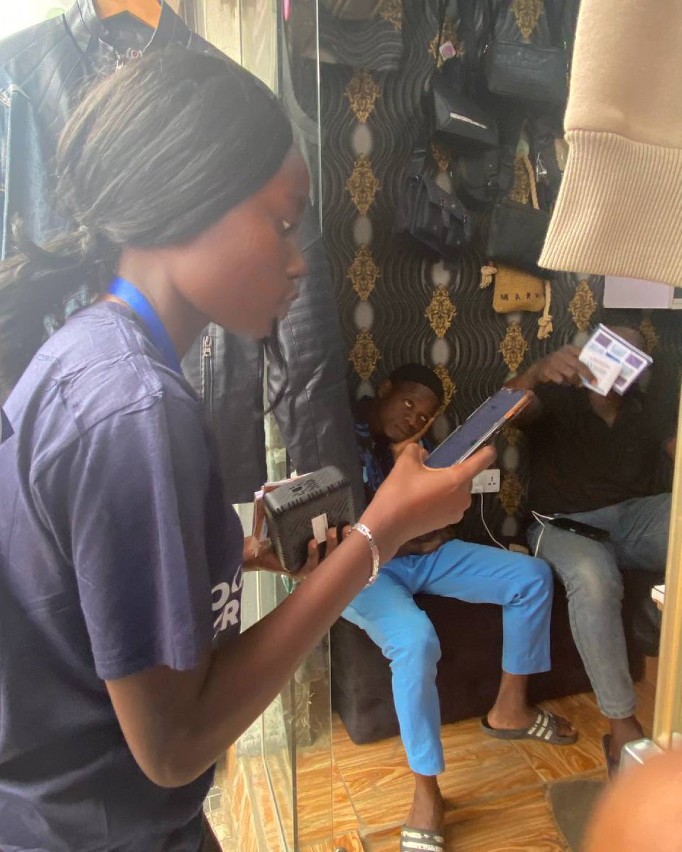 okay_vc's tweet photo. #Anniversary Day 2
#OperationDOE on the Streets of Ogbomoso
#DigitalOgbomoso #OkayVCat5 #OgbomosoBusiness #ExploreOgbomoso #SupportLocal #Day2 #Outreach #OkayVisualCreations #Ogbomoso https://t.co/4QnnHH3vwb