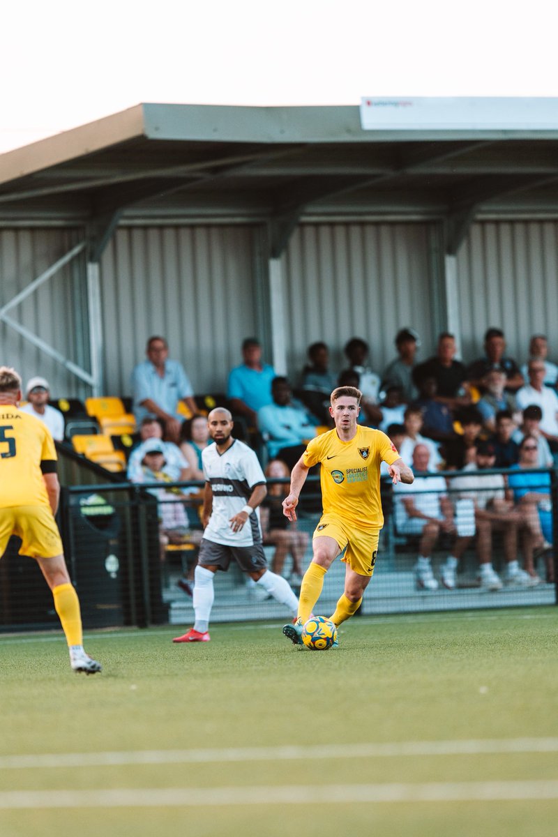 HarbTownFC's tweet photo. 🌙 SECOND HALF UNDERWAY! 

We’re back out at the Beehive — big performance needed after trailing in the first half 💪

🎧 Follow the second half on Bees Radio:
🔗 https://t.co/B9Cdto9syK

📸: @R__BMedia
#HARSPA | #UpTheBees | #Harborough
@hfmnews | @BBCRLSport | @HarbTownFC_ES