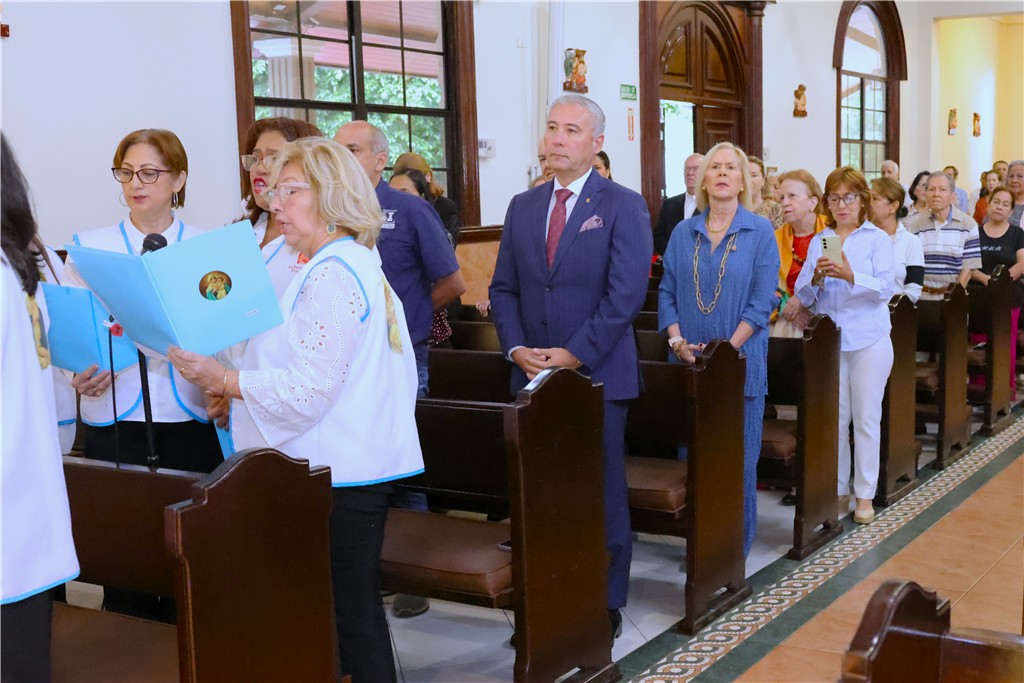 Magistrado Arrocha Osorio asiste a celebración del jubileo empresarial... Más detalles en la web: organojudicial.gob.pa/noticias/magis…