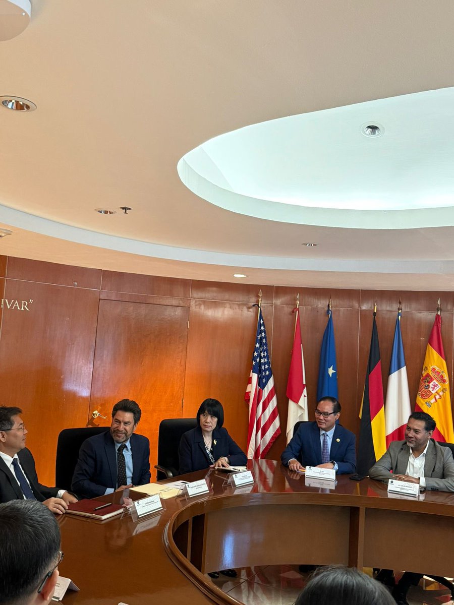Carlos Saavedra (@carlosdecimo) on Twitter photo En representación del Dip <a href="/PedrohacesO/">Pedro Haces</a>
El Presidente del Grupo de Amistad México 🇲🇽 - China 🇨🇳<a href="/raymundoconchas/">Raymundo Vazquez Conchas</a>
Recibimos en <a href="/Mx_Diputados/">H. Cámara de Diputados</a> a una delegación de diplomáticos chinos En representación del Dip <a href="/PedrohacesO/">Pedro Haces</a>
El Presidente del Grupo de Amistad México 🇲🇽 - China 🇨🇳<a href="/raymundoconchas/">Raymundo Vazquez Conchas</a>
Recibimos en <a href="/Mx_Diputados/">H. Cámara de Diputados</a> a una delegación de diplomáticos chinos