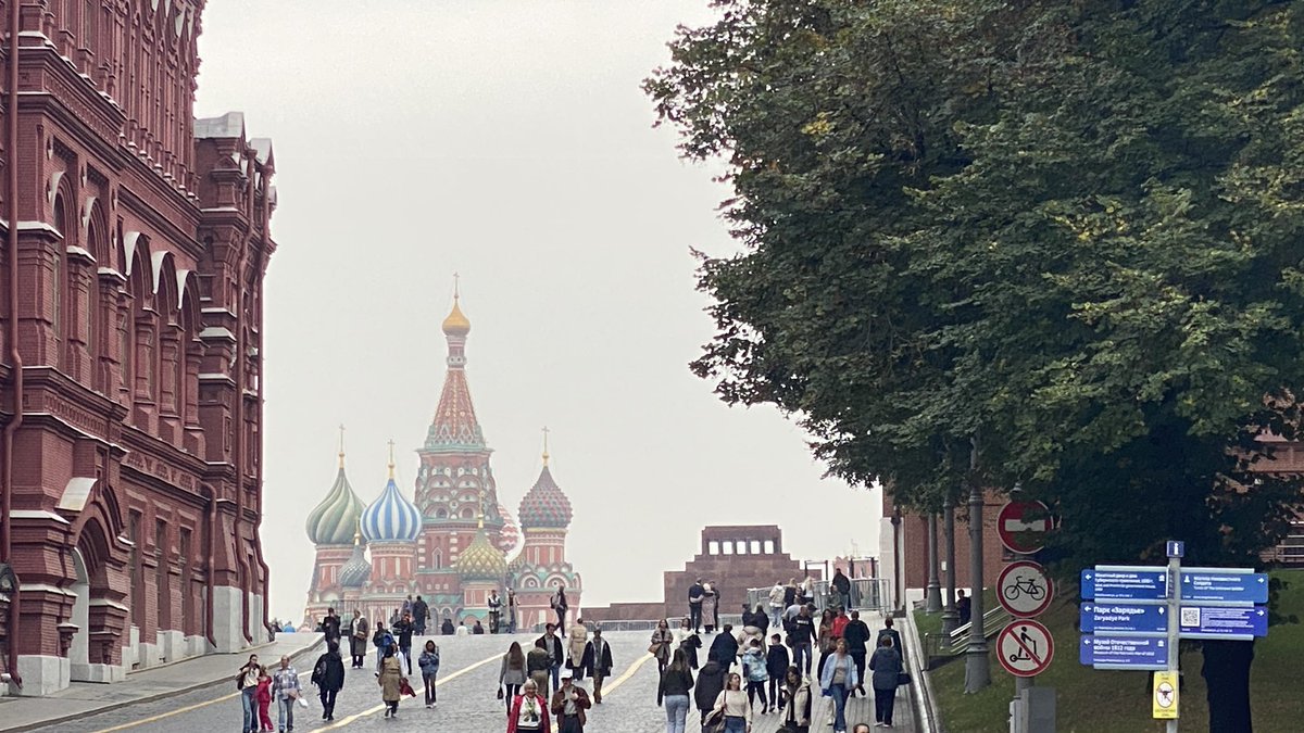 Het dilemma waar mensen voor staan in de komende ontmoeting tussen Poetin en Trump is eigenlijk: terrein opgeven (gebieden met voornamelijk Russisch sprekende mensen) en een einde van de oorlog of doorgaan en nog meer terrein verliezen (ten koste van 1000 Oekraïense doden/dag).