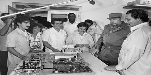 "Mientras haya un socialista de pie [...] Fidel estará entre nosotros y para siempre. #100AñosConFidel #CubaPorLaVida #CubaCoopera <a href="/cubacooperaven/">Brigada Médica Cubana en Venezuela</a> <a href="/MINSAPCuba/">Ministerio de Salud Pública de Cuba</a> <a href="/japortalmiranda/">José Angel Portal Miranda</a>