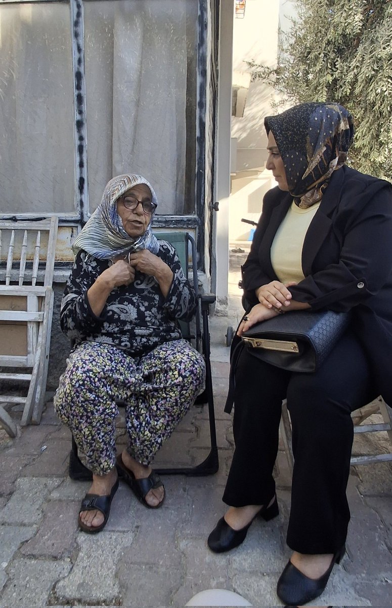 📍Kurttepe Mahallesi 
Bugün Hatice teyzemizi ziyaret ettik.
Sıkıntılarını,taleplerini dinledik birlikte çözüm yolları aradık.
Her zaman yanındayız, birlikte aşamayacağımız hiçbir sorun yok. 
<a href="/omerrcelik/">Ömer Çelik</a> <a href="/tugbaisikercan/">Tuğba IŞIK ERCAN</a> <a href="/KaramikSunay/">Sunay Karamık</a> <a href="/abdullahdogru01/">Abdullah Doğru</a> <a href="/farukaytek/">Faruk Aytek</a> <a href="/Tamer_Dagli/">Tamer Dağlı 🇹🇷</a>
