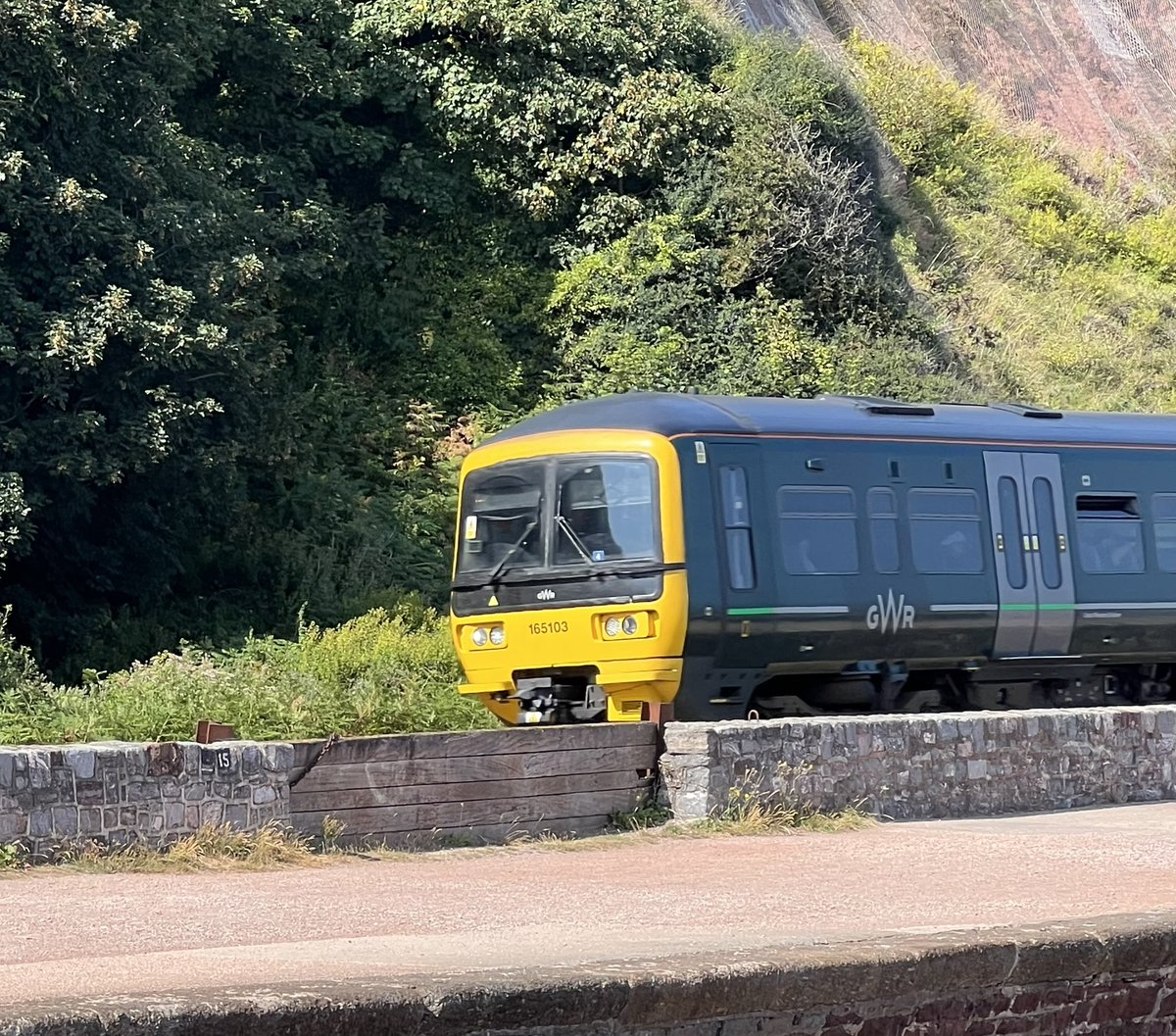 TomSingleton4's tweet image. GWR 165103 making some mega noise as it approaches Teignmouth 😍😍

#class165