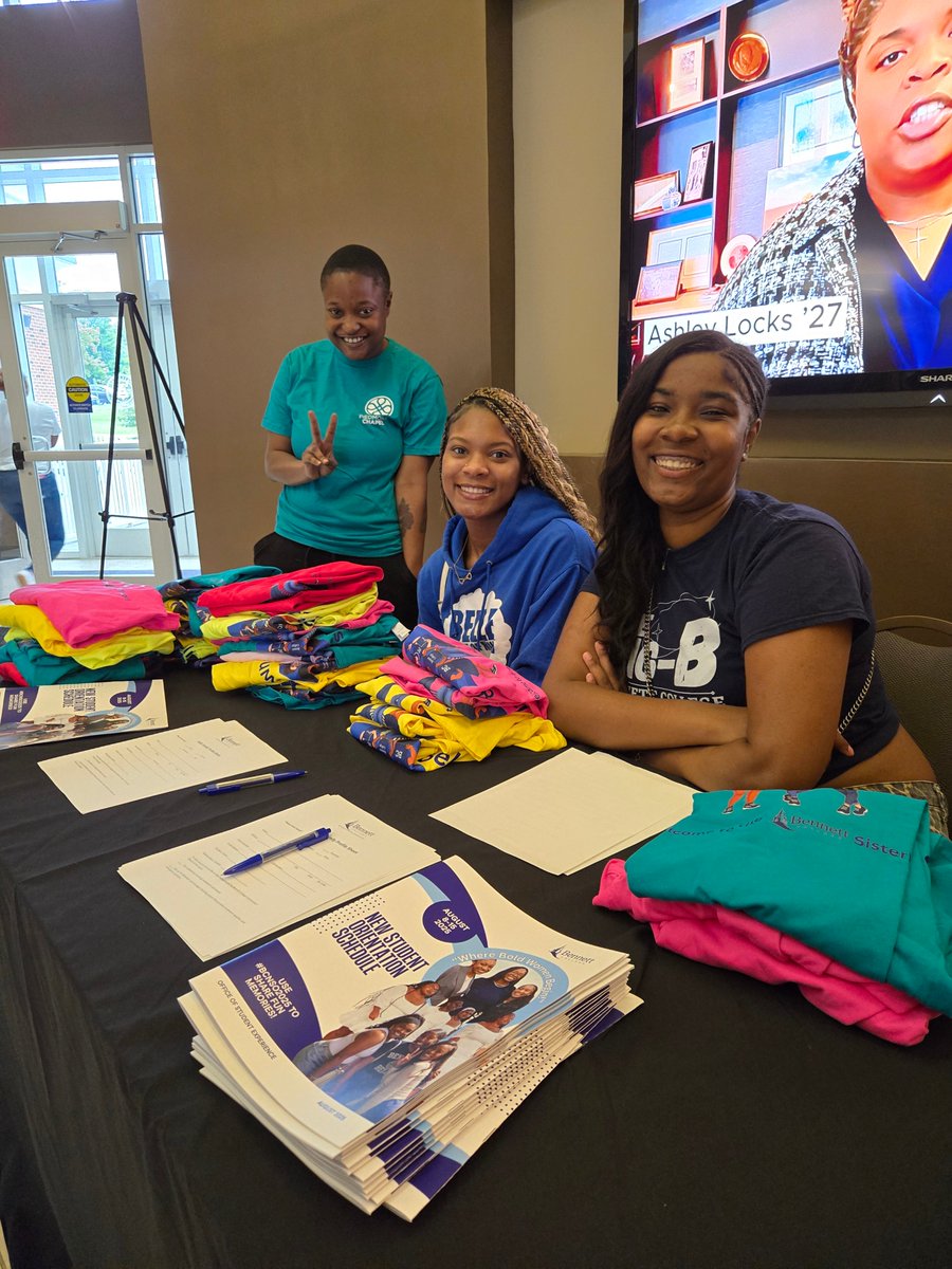 BennettCollege's tweet photo. All smiles from move-in weekend! We loved connecting with our new Belles and their families. A special shoutout to the incredible faculty, staff, and friends of Bennett who made this weekend unforgettable! 💙 

#BennettCollege #BennettBelles #HBCU #HBCULove https://t.co/G0oooQ3NoD