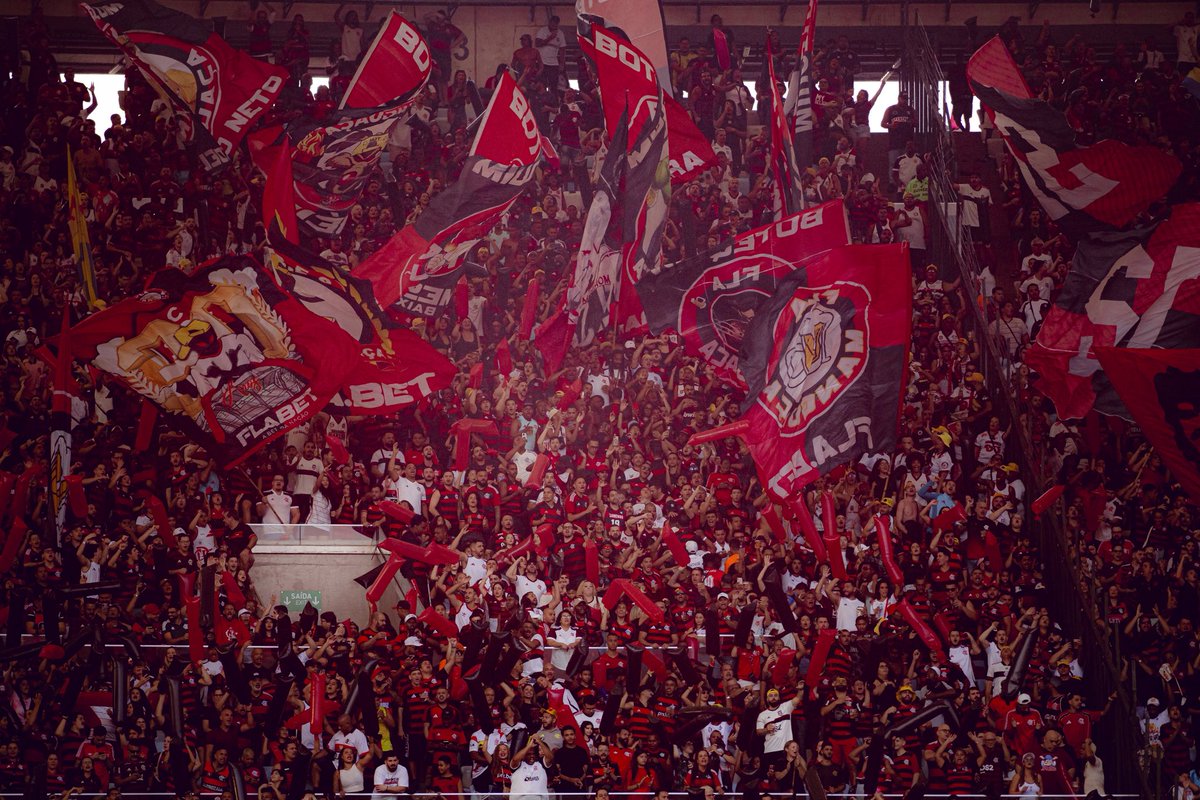 futebol_info's tweet photo. Flamengo lidera rankings de público do Brasileirão 2025.

MÉDIAS DE PÚBLICO:
1. Flamengo - 53.721
2. Cruzeiro - 41.051
3. Corinthians - 40.370
4. São Paulo - 38.305
5. Bahia - 36.936
6. Ceará - 33.856
7. Palmeiras - 31.978
8. Fluminense - 28.063
9. Atlético-MG - 23.783
10. Internacional - 23.616
11. Grêmio - 22.144
12. Vasco - 21.151
13. Fortaleza - 20.799
14. Vitória - 17.406
15. Santos - 17.317
16. Sport - 16.715
17. Botafogo - 16.609
18. Juventude - 7.134
19. Mirassol - 6.196
20. Red Bull Bragantino - 5.169

MAIORES PÚBLICOS:
1. Flamengo 2x0 São Paulo - 63.330 pagantes
2. Flamengo 4x0 Corinthians - 62.940
3. Flamengo 5x0 Fortaleza - 61.132
4. Flamengo 2x1 Mirassol - 60.331
5. Flamengo 1x0 Bahia - 59.009
6. Ceará 1x1 Flamengo - 57.752
7. Cruzeiro 0x0 Atlético-MG - 56.431
8. Cruzeiro 1x2 Santos - 54.938
9. Flamengo 1x0 Palmeiras - 54.406
10. Cruzeiro 2x1 Palmeiras - 52.994

MAIORES RENDAS:
1. Flamengo 2x0 São Paulo - R$ 4,6 milhões 
2. Flamengo 4x0 Corinthians - R$ 4,4 milhões 
3. Flamengo 1x0 Fluminense - R$ 4,3 milhões 
4. Flamengo 2x1 Mirassol - R$ 4,2 milhões 
5. Cruzeiro 1x2 Santos - R$ 4,1 milhões 
6. Flamengo 0x0 Botafogo - R$ 3,87 milhões 
7. Flamengo 5x0 Fortaleza - R$ 3,82 milhões 
8. Cruzeiro 4x0 Juventude - R$ 3,56 milhões 
9. Flamengo 1x0 Bahia - R$ 3,5 milhões 
10. Corinthians 1x0 Santos - R$ 3,4 milhões 

🗞 @geglobo 
📸 Adriano Fontes/CRF