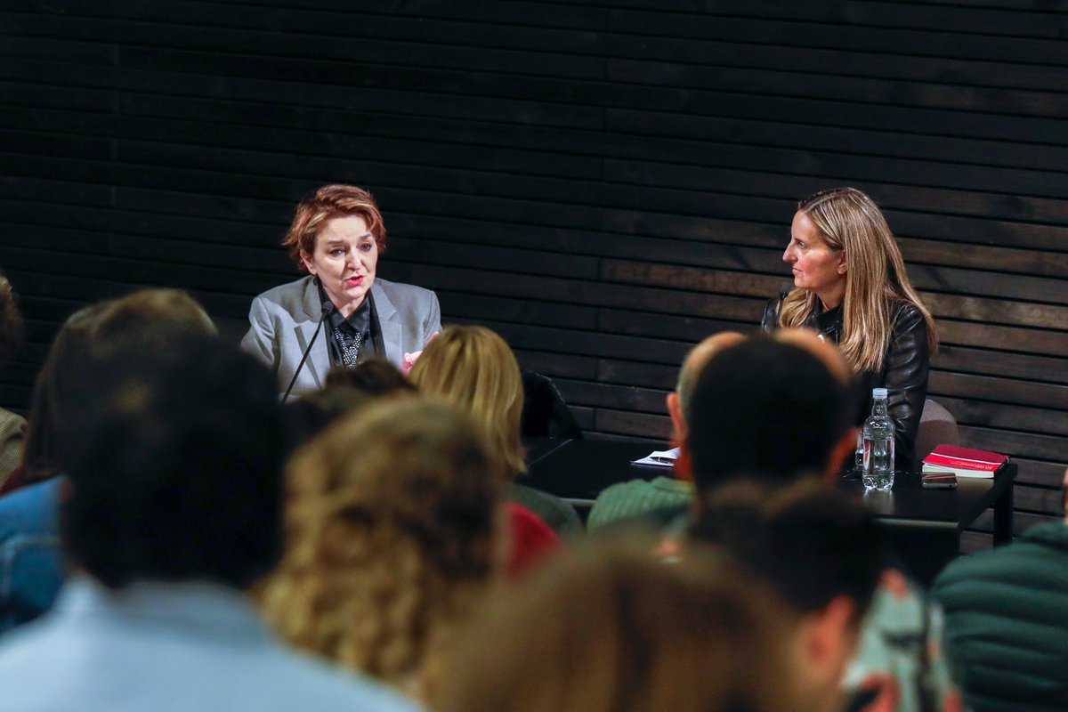 “Es importante estudiar las emociones, porque hay un ejército de expertos en marketing que saben qué emociones estas sintiendo y cómo targetear eso”, dijo Eva Illouz, autora de "La vide emocianal del populismo", en nuestra Cátedra
