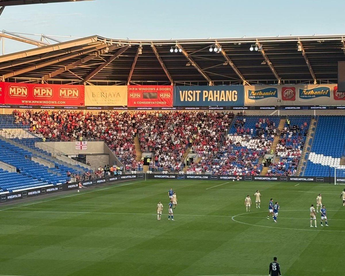 Swindon fans at Cardiff tonight 

#STFC