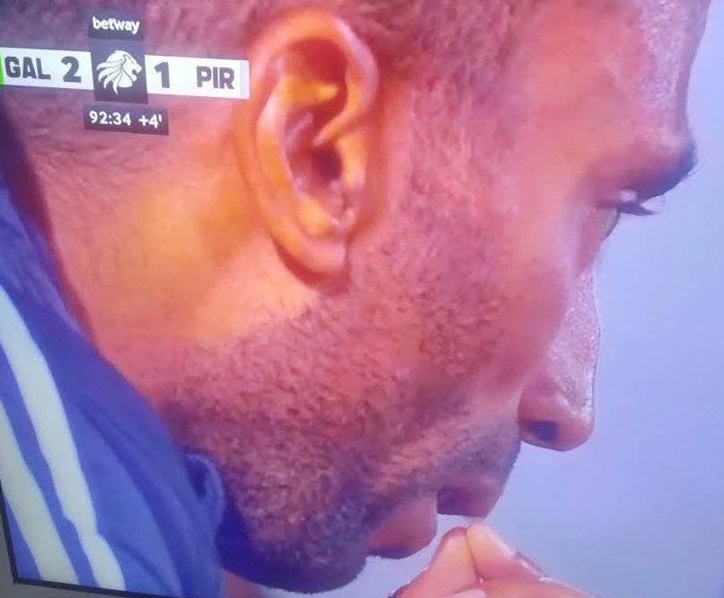 You said Nkota was disrespectful. No maan! Look at his face. Ke mdubulo o. This can't be the face of Orlando Pirates.