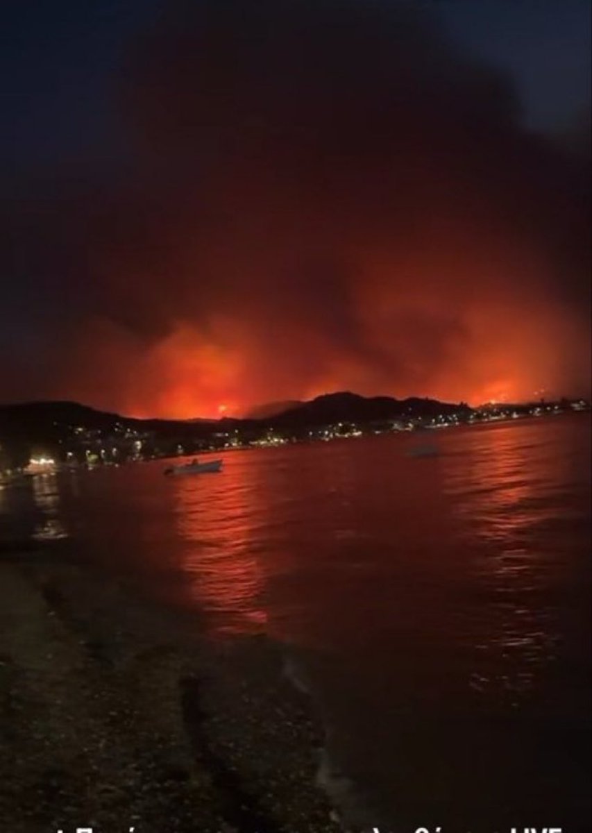 ccarafyl's tweet photo. Αριστερά η καταστροφή της Χίου του Ντελακρουά 
Δεξιά η καταστροφή της Χίου του Μητσοτάκη 
#φωτια https://t.co/P6dgSgo0DF