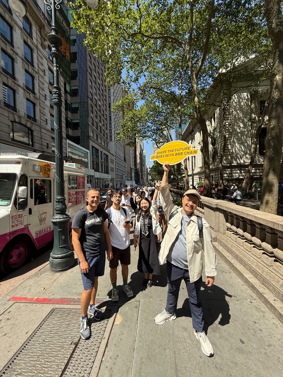 BNBCHAIN's tweet image. The energy is through the roof #InsideMVB Day 1.  

Can’t think of a better way to kick things off! 🤩