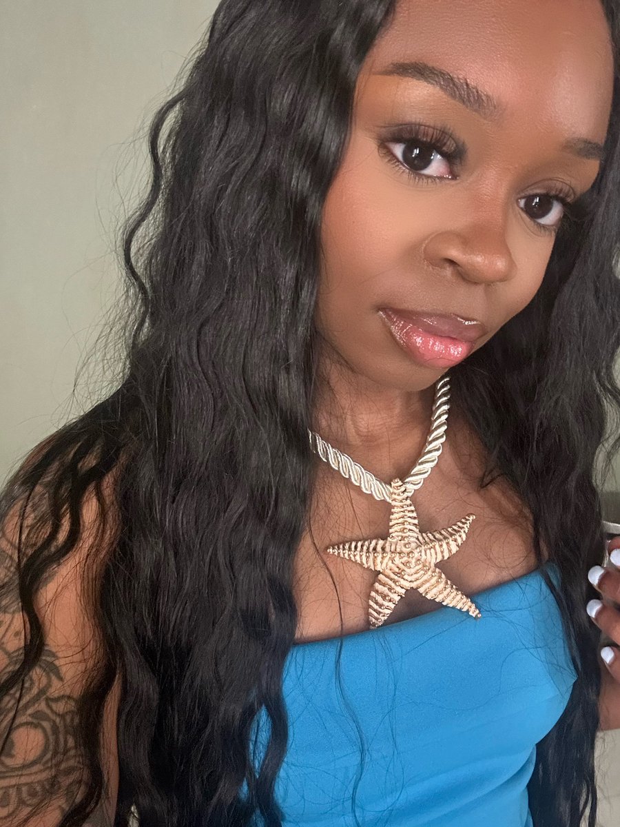 cedrissss's tweet photo. Hey Siri Play NYC Girls 🤒 https://t.co/rzYLre8pvX