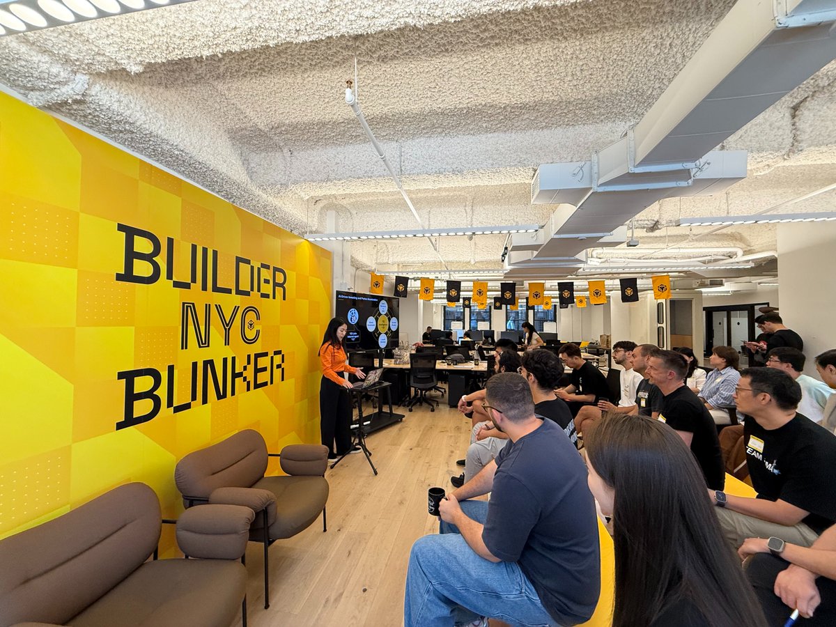 BNBCHAIN's tweet image. The energy is through the roof #InsideMVB Day 1.  

Can’t think of a better way to kick things off! 🤩