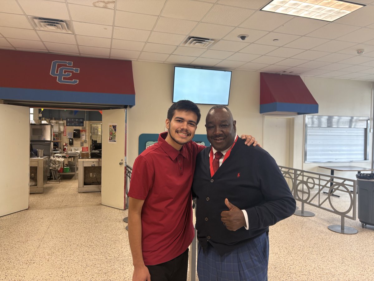 ❤️ 💙 Starting the school year with boots on the ground, Cowboy style! Welcome back, D.W. Carter High School!