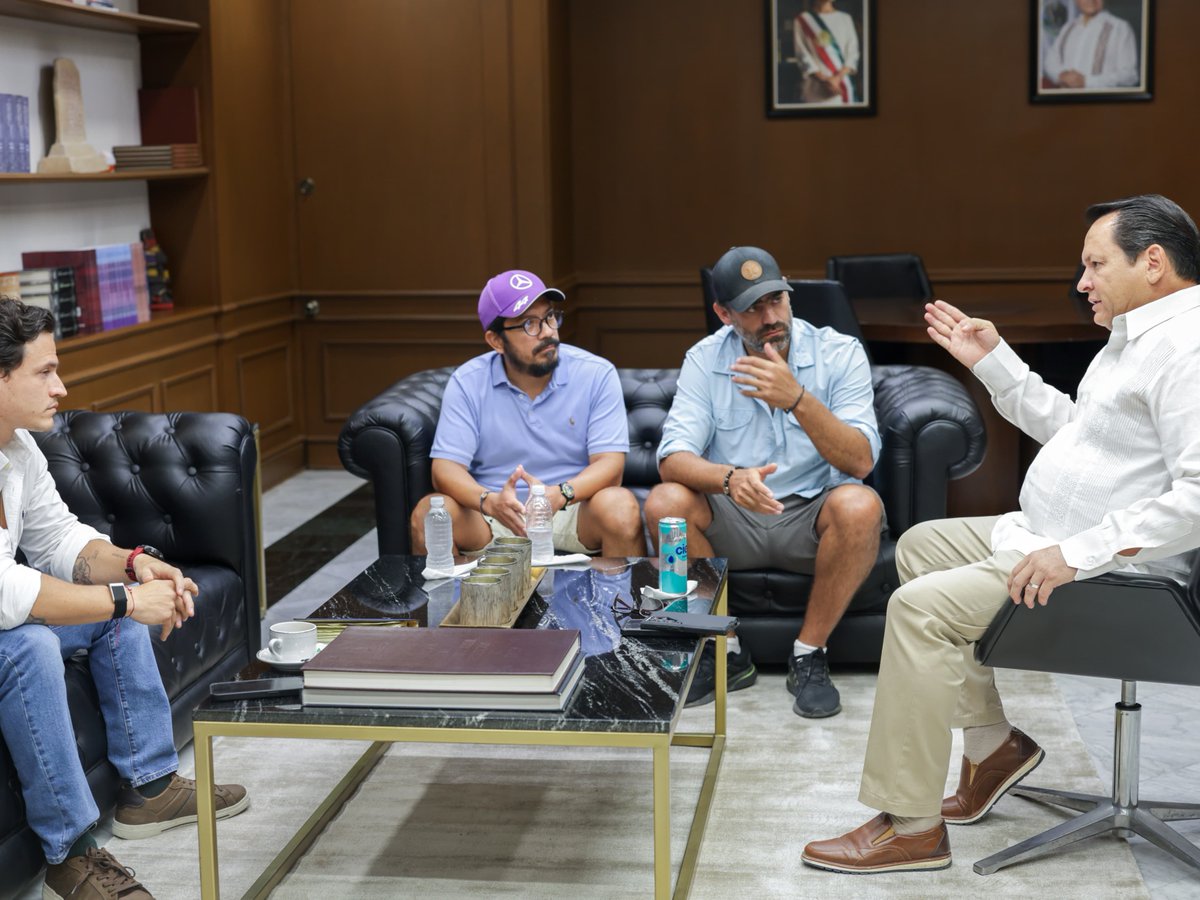 huachodiazmena's tweet image. Acabo de recibir en Palacio de Gobierno al activista y ambientalista @arturoislasX para hablar sobre la situación en Celestún. Escuché toda la información que ha documentado y he dado instrucciones para que se actúe de inmediato. 

En Yucatán, cuando se trata de cuidar nuestra…