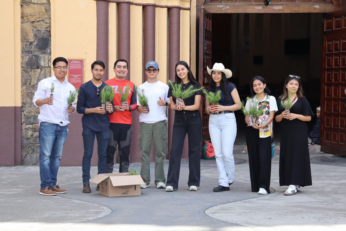JovenesMorenaPu's tweet photo. 🌱 La Sierra Norte se une por el futuro.
Desde Xicotepec y Huauchinango, la juventud de Chignahuapan, Zacatlán, Huauchinango y Xicotepec fortalece la macro región con acciones que inspiran.
💪 Unidad, compromiso y esperanza.
📸 #SierraNortePresente #JuventudMorena #MorenaPuebla https://t.co/37A7pYFjO3