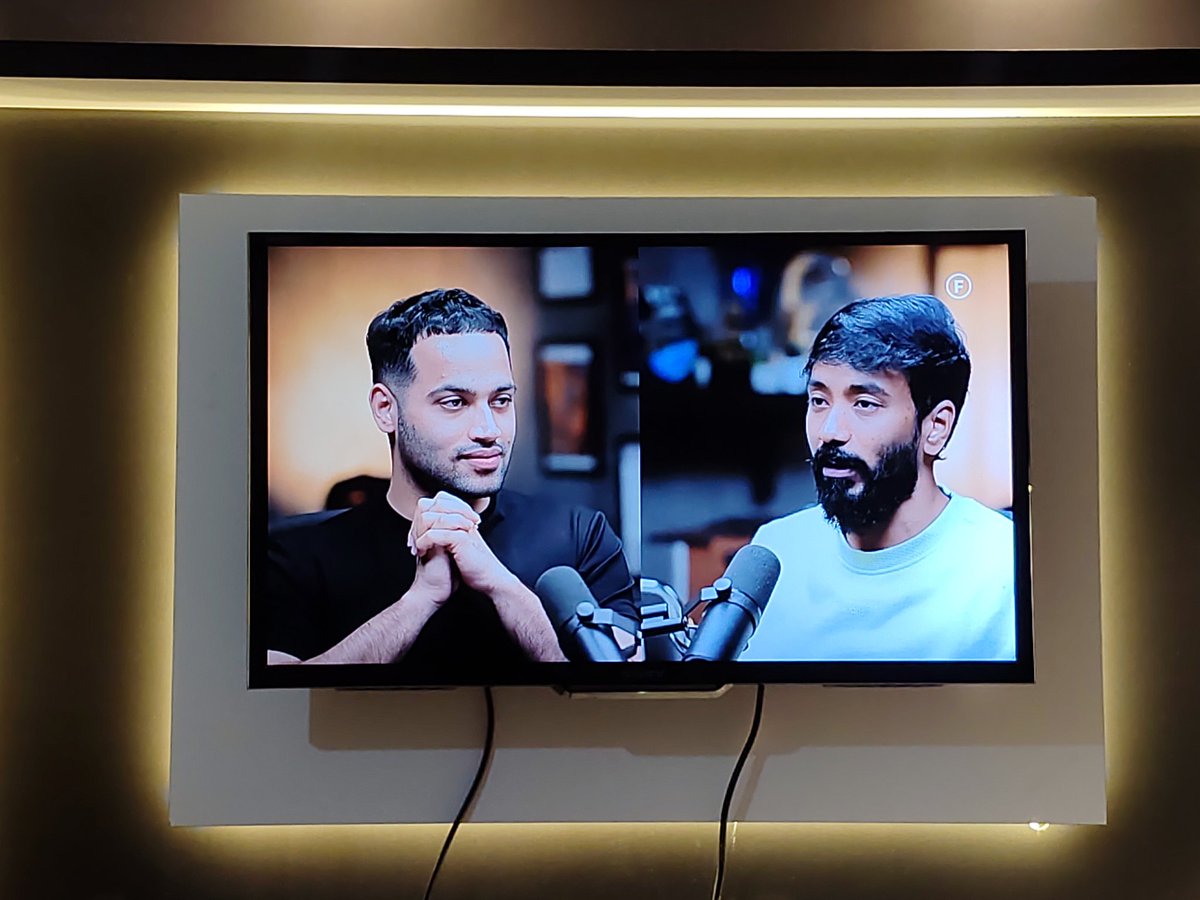 ayushburde01's tweet image. Had a great time watching this insightful podcast with @VaibhavSisinty on AI and how to start learning AI to make 100% of this Ai wave.
Keep your opinions in the comment.
#ai #Engineering #software_developer #coding #jobs #placements