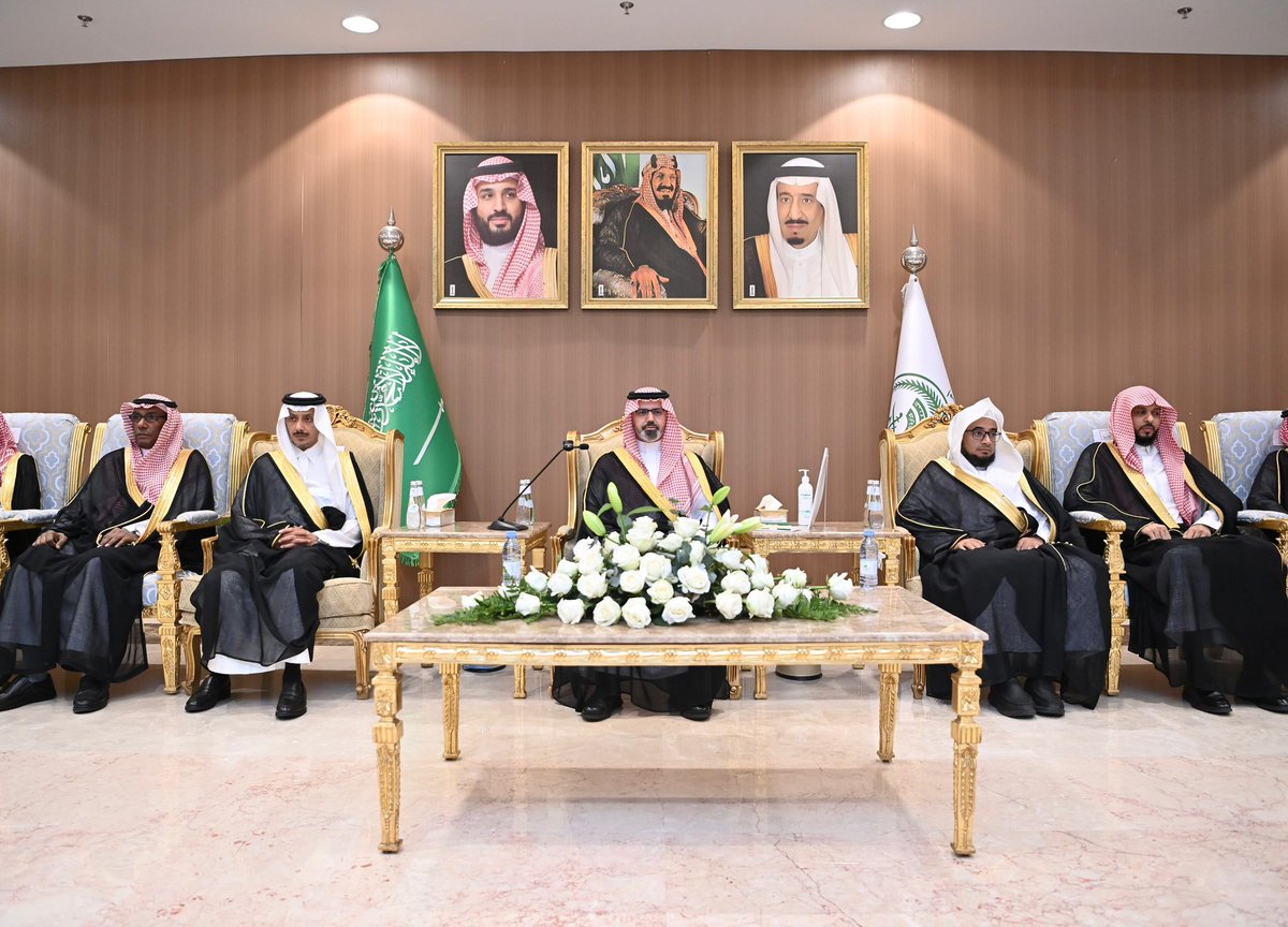 jazangov's tweet photo. سمو نائب أمير منطقة جازان 
#ناصر_بن_محمد 
يلتقي بعدد من شباب المنطقة من مختلف المجالات المهنية والعلمية والثقافية والرياضية بمناسبة #اليوم_العالمي_للشباب. 

جرى ذلك ضمن برنامج الاحتفاء الذي نظمته الإدارة العامة للإعلام والاتصال المؤسسي بإمارة المنطقة. https://t.co/L2n0o6sIRm