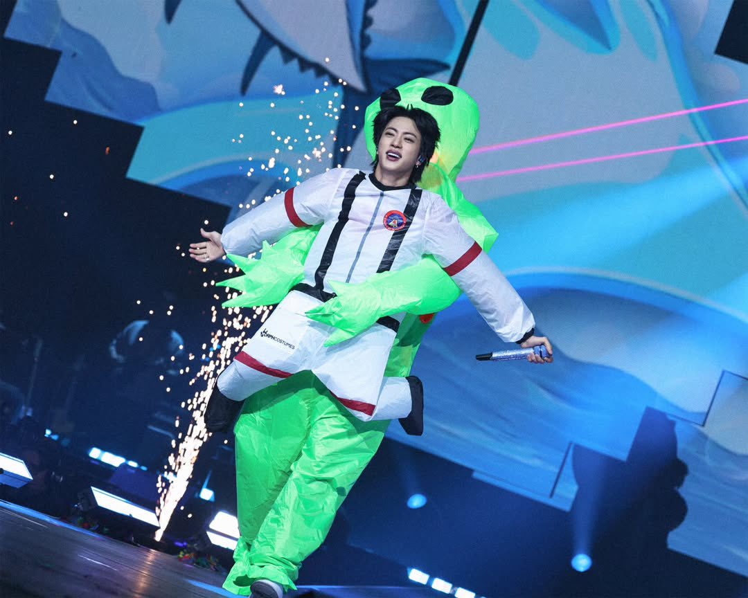 hourjinnie's tweet image. JIN ON INSTAGRAM 250712 📸

 🐹 “1st Day in London”

THANK YOU RUNSEOKJINepTOUR
RUN WITH JIN FOREVER
#행복했다_런석진투어_수고했어_김석진
#김석진의_도전은_계속됩니다