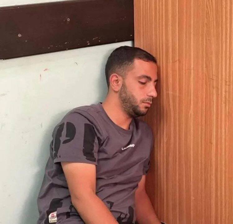 AyahTranslates's tweet photo. I just watched a video of Tamer Al-Misshal saying that Anas Al-Sharif, the day before he was killed, asked Al Jazeera's management for a few hours of rest because he hadn’t rested in weeks. He turned off his phone and slept 1/2 https://t.co/icmAjmrGLe