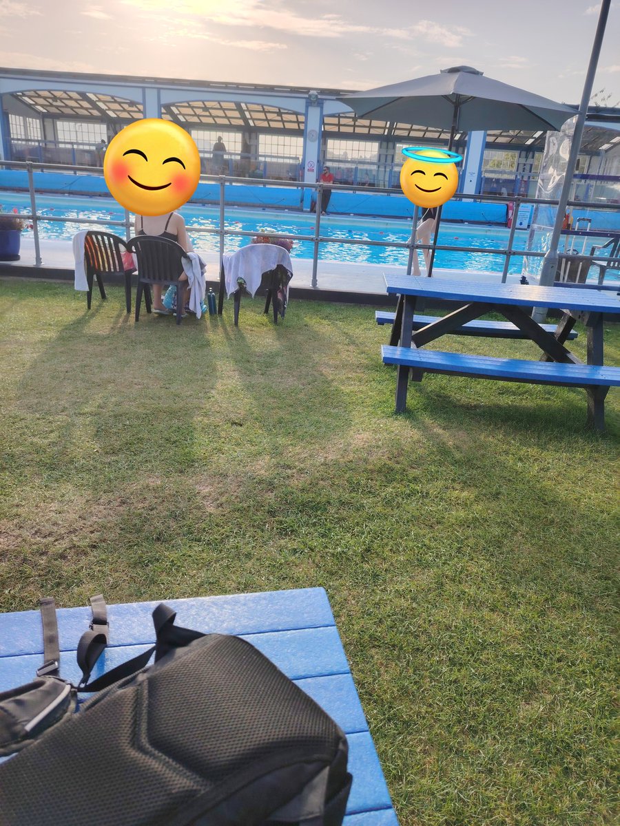 Laura Jacqueline tweet media