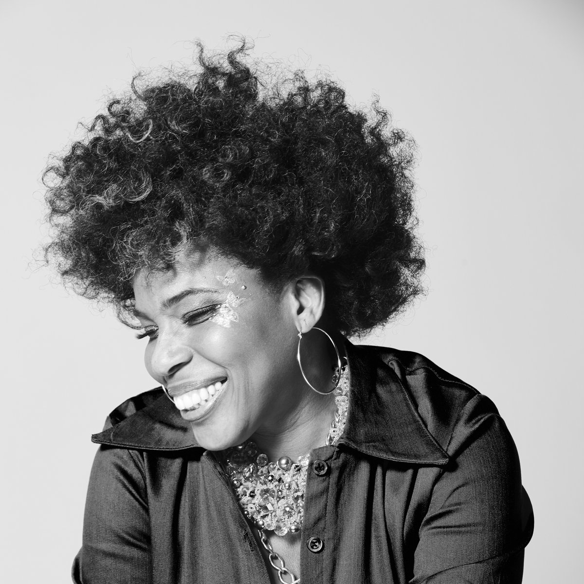 Lensic 360 presents “Macy Gray: On How Life Is 25th Anniversary Tour” tonight, Tuesday, August 12 at 7:30 pm. 

Doors open at 6:30 pm.
This is a sold out show. #KiMoTheatre #LoveTheKiMo