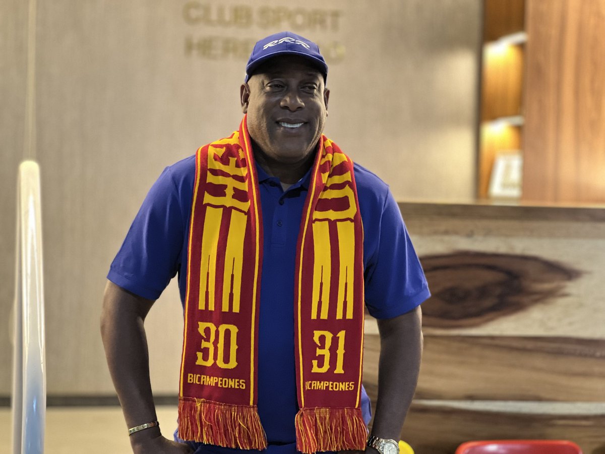 ¡Hernán Medford ya viste los colores del BICAMPEÓN NACIONAL! 🫶🏻❤️💛

#SomosÚnicos #CSH