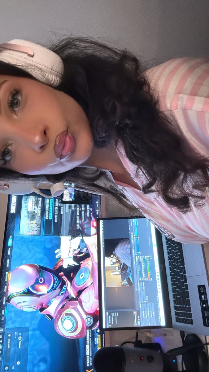 JadeStormss's tweet photo. Hi 👾 https://t.co/GyxmlceJUp
