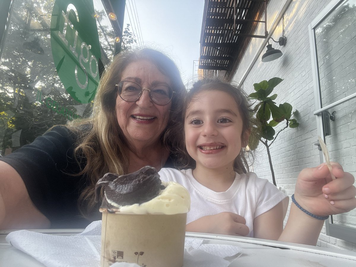 starzz_'s tweet photo. Gelato Selfie
😋 Yum❣️
#figoilgelato https://t.co/udfS7Y66qR